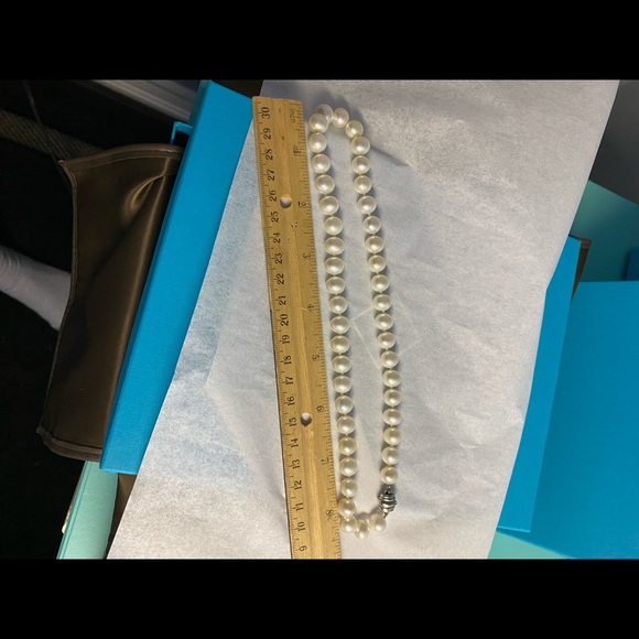 Birks Freshwater Cultured Pearl Strand 11-13mm 17” - Picture 8 of 10